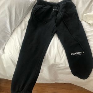 BLACK FEAR OF GOD ESSENTIALS JOGGERS